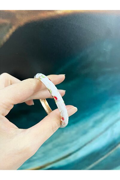 Vitastyle Elegant Flower Patterned Minelli Clamp Bracelet