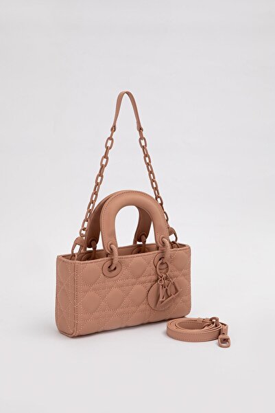 Levidor Quilted Handbag with Pink Chain Accessories