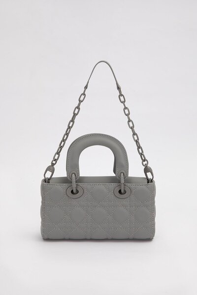 Levidor Quilted Handbag with Gray Chain Accessory