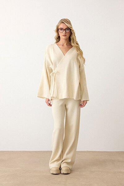VAGGON Costum din două piese pentru femei, crem, cu decolteu în V, cu curea, ...