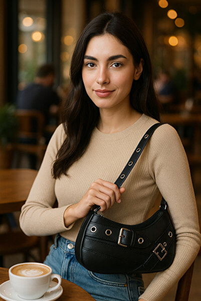 ESTUTE حقيبة كتف باجيت فاخرة مزينة بتفاصيل مطرزة