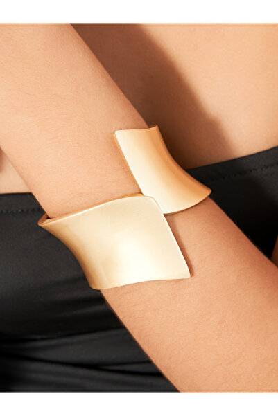 Styli سوار منحني