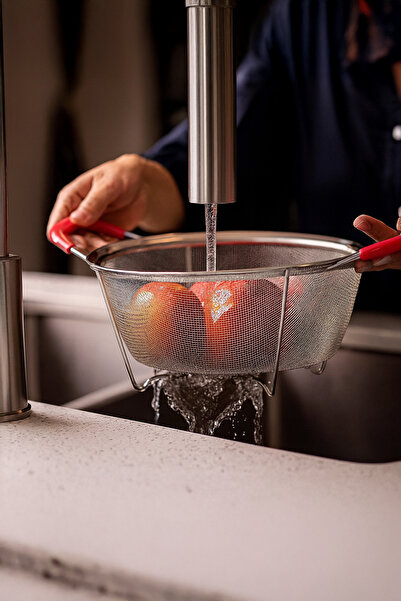 Vadi مصفاة بقاعدة من الفولاذ المقاوم للصدأ 28 سم - غربال لغسل وتصفية الخضروات...