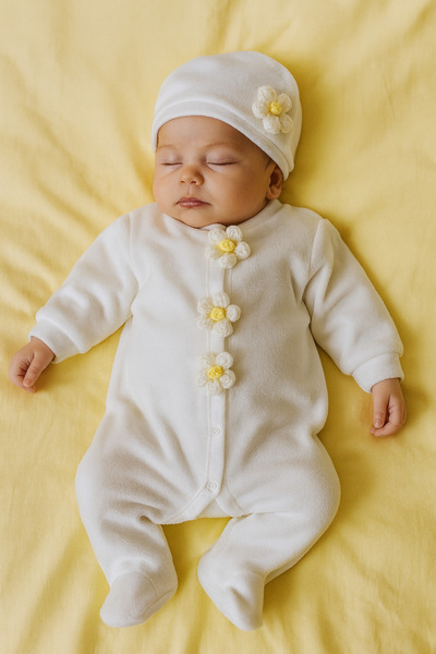 Bond Bestie Velvet Jumpsuit 2 Piece Newborn Romper & Hat Long Sleeve Daisy Detailed Velvet Outfit 0-3 Months