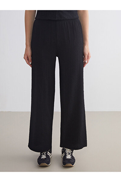 LC Waikiki Μαύρο γυναικείο παντελόνι με ελαστική μέση