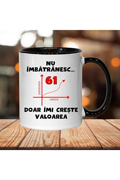 T&M Personalizare Cană personalizată - „Nu îmbătrânesc, 61 de ani, doar cresc în valoare”, interior negru, 330 ml