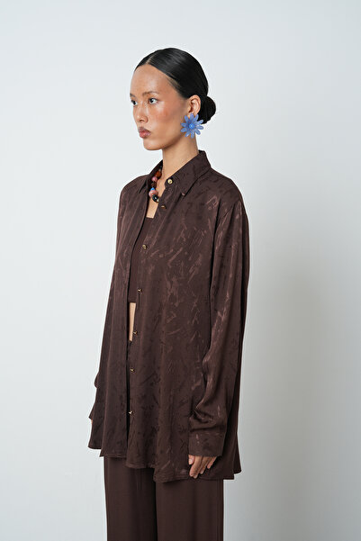 Orfeo Negro Γυναικείο πουκάμισο με καφέ σχέδιο με χρυσό κουμπί με λεπτομέρεια oversize κοπής
