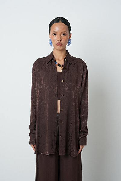 Orfeo Negro Γυναικείο πουκάμισο με καφέ σχέδιο με χρυσό κουμπί με λεπτομέρεια oversize κοπής