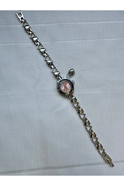 QUARTZ Minimal Pinterest Moment with Heart Charm