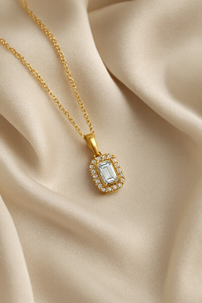 Crystal Diamond Zirconia Işıklı kutuda muhteşem parlaklıkta baget kolye