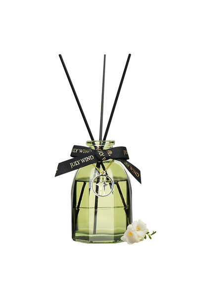 L&Wen Reed Diffuser, Home Fragrance Essential Oil with 5 Reed Sticks for Home Décor 150ml- Pears & Freesia