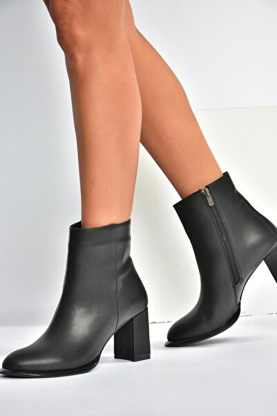 Fox Shoes V590166309 حذاء نسائي كلاسيكي بكعب سميك أسود