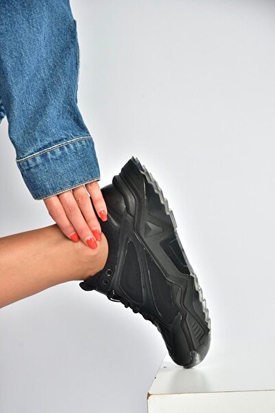 Fox Shoes V312611809 Черни спортни обувки с дебела подметка