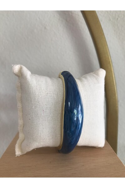 the ASEL İNCİ سوار الأصفاد الأزرق