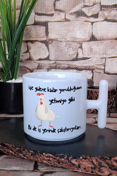 giftkonsept كوب قهوة لاتيه مطبوع عليه عبارة 'يعملون في مكان العمل'- هدية مضحك...