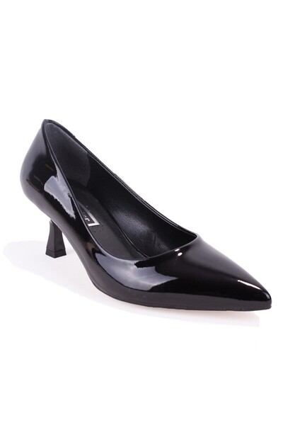 DAGOSTER حذاء نسائي بكعب عالٍ من الجلد الأسود اللامع DZA07-388499