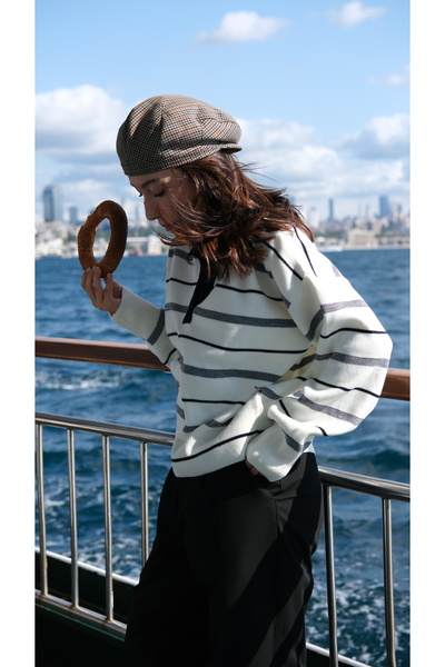 Butik Una fiaba Πλεκτό πουλόβερ με γιακά με τρία κουμπιά και ρίγες