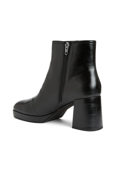 Dıvarese Siyah Kadın Desenli Bot