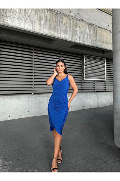 Modafeminen Esnek Sandy Kumaş Büzgü Detaylı Abiye Elbise 583278 SAKS