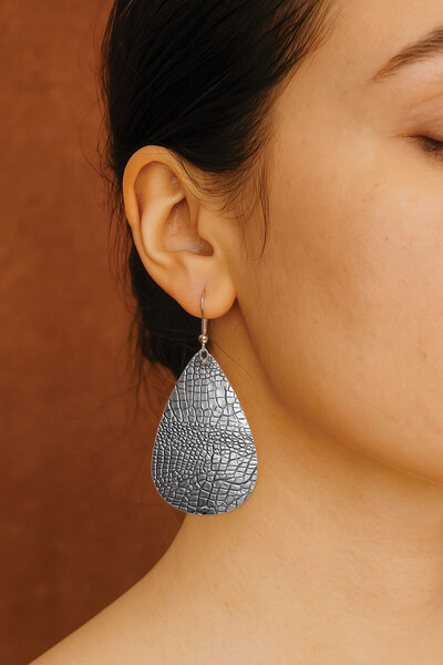 Cekuonline أقراط نسائية مزخرفة بنمط مميز مع خطاف وطباعة شفافة من نوع إيموري سنيك