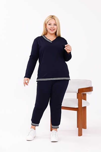 Siyezen Plus Size V-Neck Stripe Detailed Suit