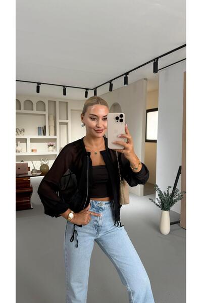 Sezgi Tekin سترة من الشيفون الأسود مع حزام عند الخصر