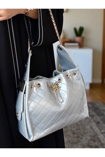 Generic Shoulder bag with accessories