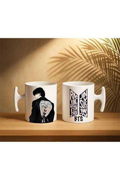 DennisEylul كوب جيمين من فرقة بي تي إس مع نقش الجيش