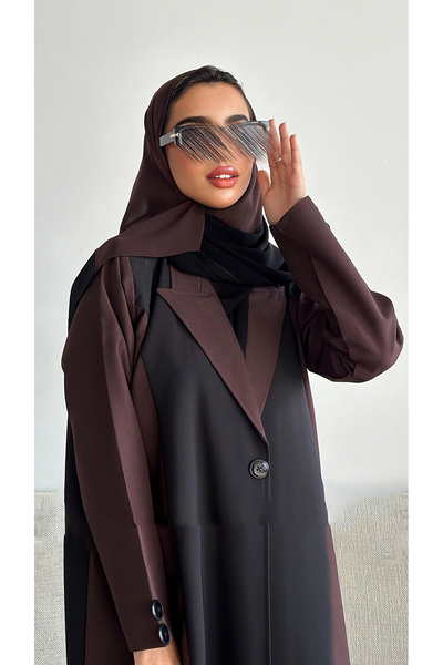 outline Black blazer abaya in cool Lemar fabric with elegant details and a distinctive burgundy color.