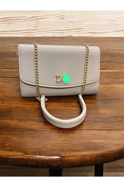 DS18 Shoulder bag, an exact copy of the famous brand. It comes with a box, a bag, and a warranty card with the same brand name.