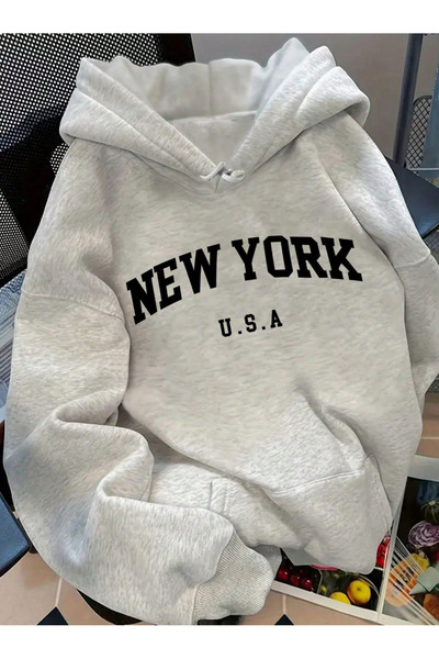 LAYORA هوديي مطبوع عليه نص – موديل مريح وعصري