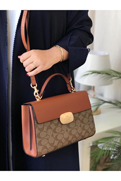 Generic Shoulder bag with accessories