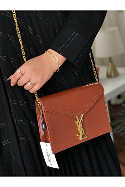 Generic Shoulder bag with accessories