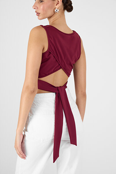 Luniva BİSİKLET YAKA ,ARKA BEL DEKOLTE, KOLSUZ ,ARKADAN BAĞCIKLI ,CROP,BULUZ