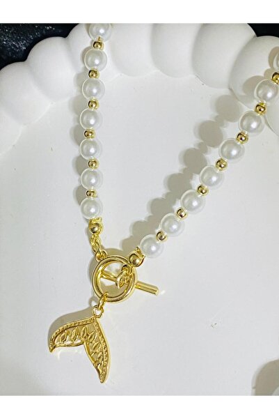 KANERUZ قلادة ذهبية اللون بسلسلة لؤلؤ على شكل ذيل السمكة من الفولاذ