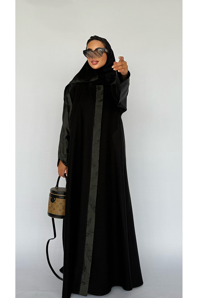 outline Black abaya with a central zipper and a quarter-circle with jacquard fabric overlay