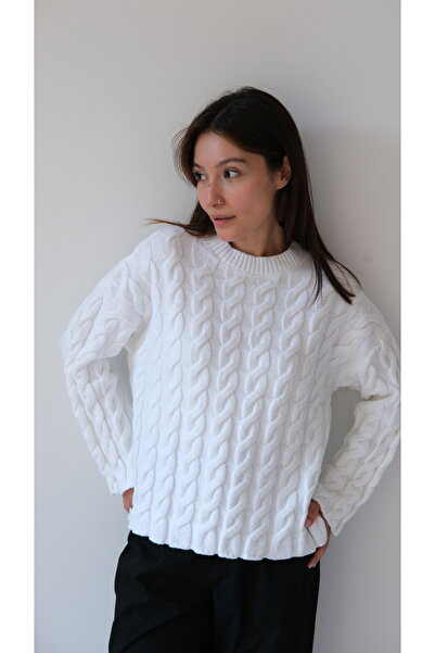 Butik سترة نسائية من Una Fiaba - سترة بيضاء كبيرة الحجم ذات نسيج ناعم وياقة دائرية