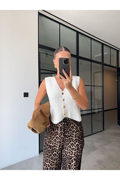 BB Bensu Buyruk Золота кнопка, плюшева екрю трикотажна жилетка