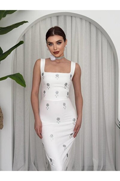 isez فستان نيرس مزين بالأحجار