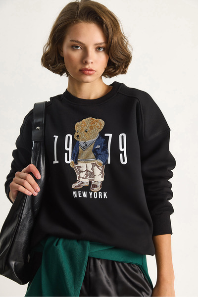 Bianco Lucci Women's Crew Neck Teddy Embroidery Detailed Sweat 60284066