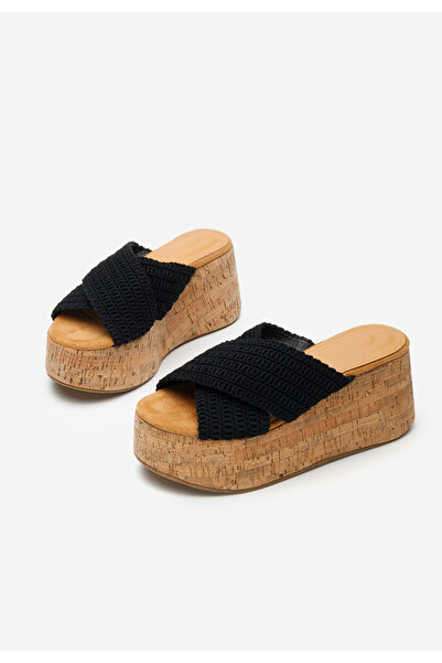 B T Shoes Černé pantofle na platformě Sousie