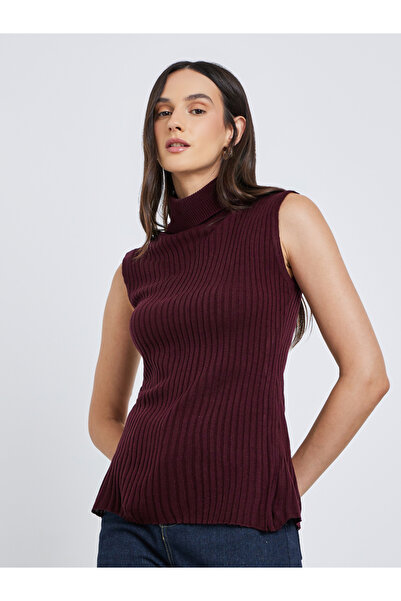 Styli Burgundy Ribbed Turtleneck Sleeveless Sweater