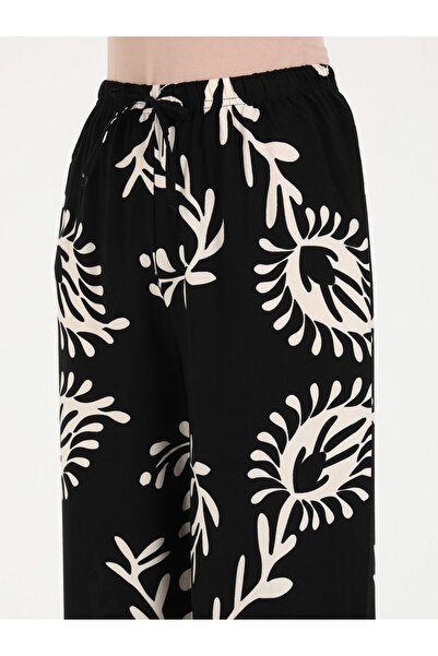 Por La Cara By Styli All-Over Print Elastic Waistband Trousers