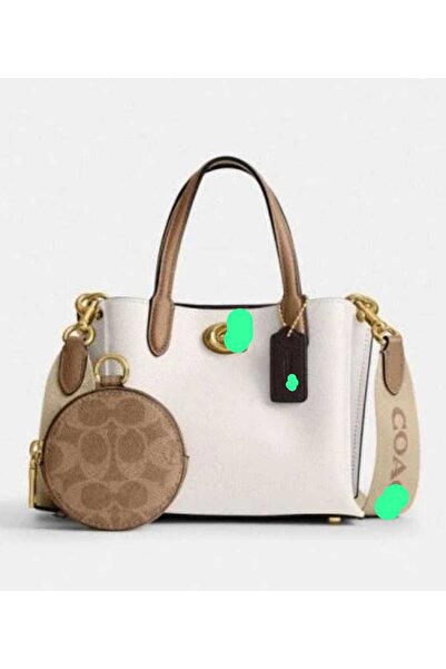 CHL Shoulder bag, an exact copy of the famous brand. It comes with a box, a bag, and a warranty card with the same brand name.