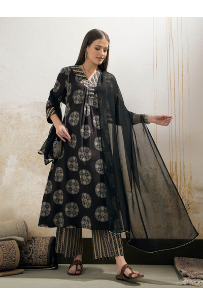 Sassafras By Styli Black Geometric Print V-Neck Kurta with Pencil Pants and Dupatta Set