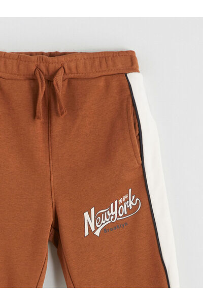 LC Waikiki Kahverengi Yazı Baskılı Erkek Çocuk Jogger Eşofman Altı