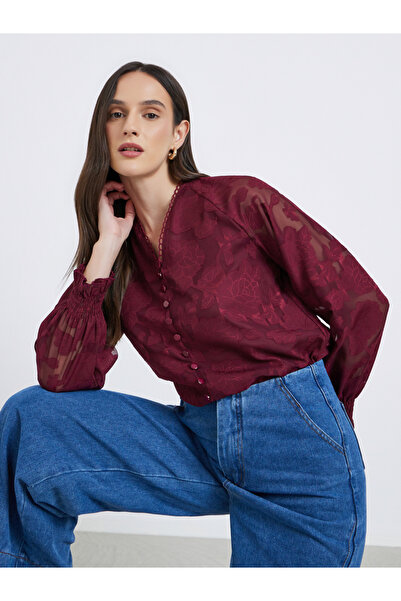 Styli بلوزة جاكار بفتحة رقبة على شكل حرف V مع تفاصيل أزرار