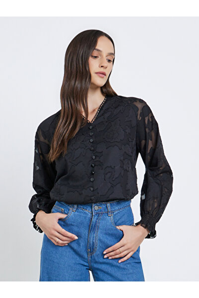 Styli بلوزة جاكار بفتحة رقبة على شكل حرف V مع تفاصيل أزرار