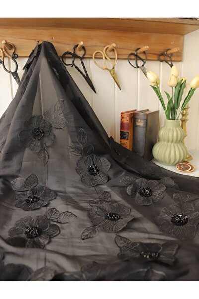 Parça Kumaş Dünyası Üç Boyutlu Kopma Çiçekli Dantel Siyah Renkte