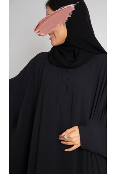 outline عباية نسائية من قماش البلاك بيري مغلقة بطقطق مخفي